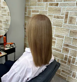 セミロング カラー 栗谷 竜希のヘアスタイル