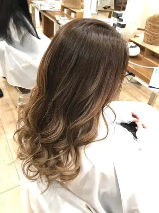 ロング カラー やじま ひろこのヘアスタイル