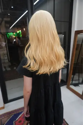 ロング カラー パーマ ヘアアレンジ 髪と音処　マトぺ所属・デザインカラー/ボブ ブリーチカラー/ユリのヘアスタイル