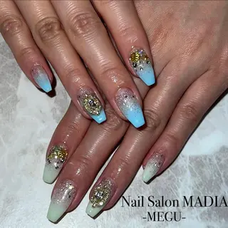 ネイル MADIA藤沢所属・MADIA MEGUのネイルデザイン