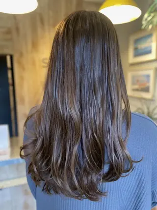 セミロング 相澤 優色のヘアスタイル