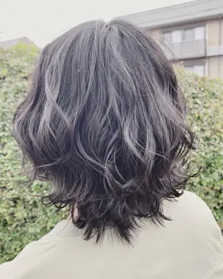 ミディアム 西村 真実子のヘアスタイル