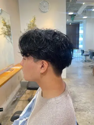 ミディアム パーマ メンズ RIN／韓国ヘア レイヤーカットのヘアスタイル