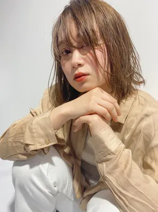 ミディアム カラー 内田 衣海のヘアスタイル