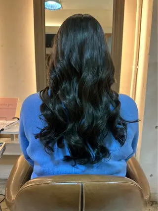 ロング タツキ／レイヤー／ パーマ／艶カラーのヘアスタイル