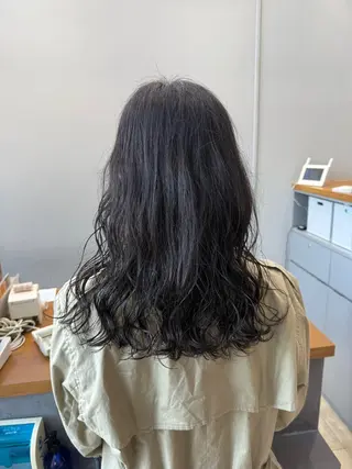 ロング パーマ エマ ピボット 中川店所属・富原崇太/透明感カラ ー/切りっぱなしボブのヘアスタイル