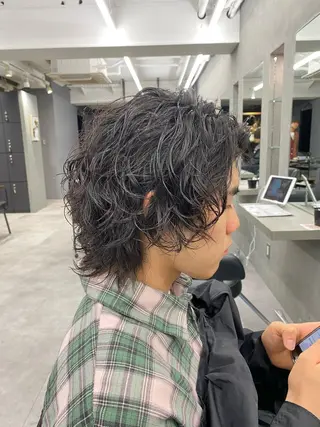 ミディアム パーマ メンズ 🌀メンズパーマ🌀 縦落ち/波巻きのヘアスタイル