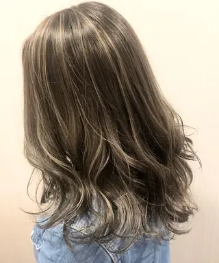 ミディアム カラー キッズ 新井 友菜のヘアスタイル