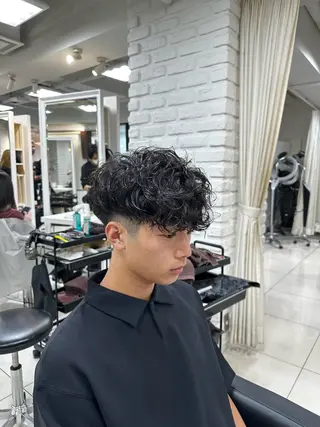 ショート パーマ メンズ フェザーパーマ職人 🪶ryosukeのヘアスタイル