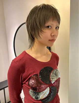 ショート カラー Loom.所属・村上雅人 ナチュラルモードのヘアスタイル