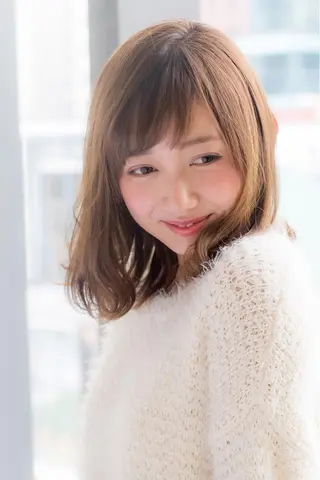 セミロング プログレス小平小川所属・フェザー/波巻き 雫石大夢のヘアスタイル