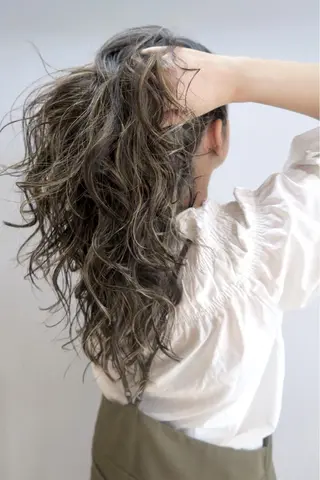 ロング カラー 髪質改善✨透明感カラ ー🌈シエルブルーのヘアスタイル