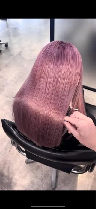 セミロング カラー 及川シゲル 髪質改善講師のヘアスタイル