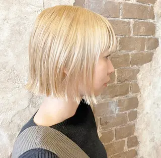 ショート カラー ブリーチ、パーマ 西部笑のヘアスタイル