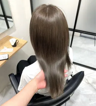 セミロング カラー 前川 朋香のヘアスタイル