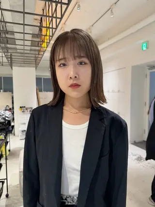 ミディアム カラー 髙橋一哉　ブリーチ/ ベージュカラーのヘアスタイル