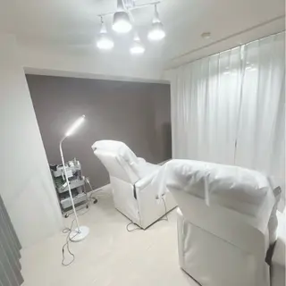 メンズ眉毛サロンSALONDEAYAMEN所属・メンズ眉毛サロン natsumiの眉毛・アイブロウイメージ