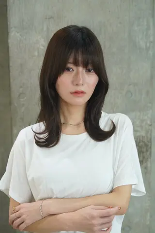 ミディアム yelm所属・🫒オリーブカラー ミディアムレイヤー✨のヘアスタイル