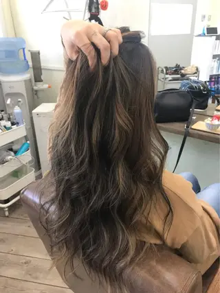 ロング カラー 鶴見 和美のヘアスタイル