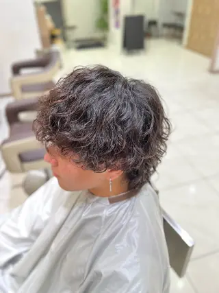 パーマ メンズ 【メンズパーマ✨️ フェザーパーマ】岩城のヘアスタイル