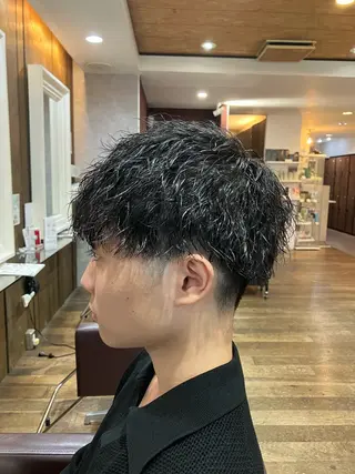 ショート パーマ メンズ TAYA 心斎橋所属・山本 聖真のヘアスタイル