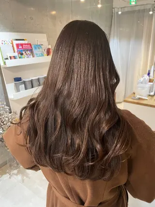 ロング タツキ／レイヤー／ パーマ／艶カラーのヘアスタイル
