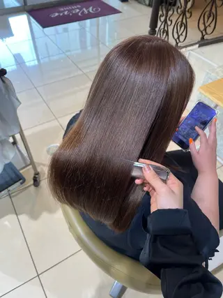 カラー 川本 桃華のヘアスタイル