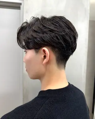 ショート メンズ ハイトーンニュアンス 毛流れシャドウパーマのヘアスタイル