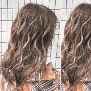 セミロング カラー JuNブリーチに 縮毛矯正するプロのヘアスタイル