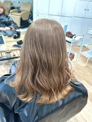 セミロング 💛NOZOMI💛 ハイトーンカラーのヘアスタイル