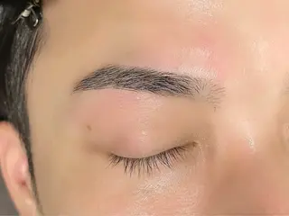 アイブロウ メンズ特化 ティアラのヘアスタイル