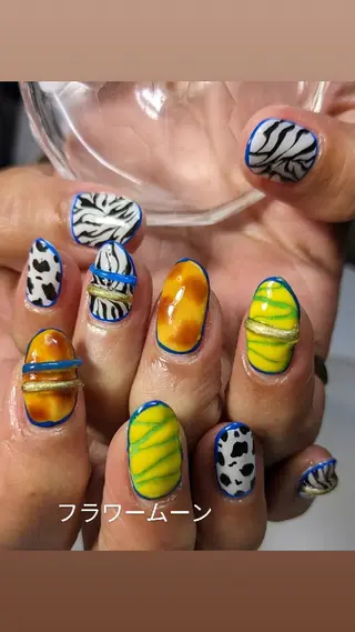 ネイル フラワー ムーンのネイルデザイン