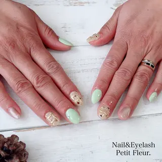 ネイル Petit Fleur所属・青柳 亜梨奈のマツエク・マツパデザイン