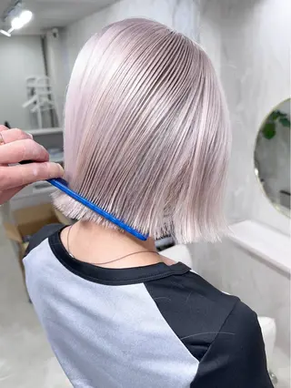ミディアム 前髪カット🩶レイヤ ー🩶ハイトーン🩶のヘアスタイル