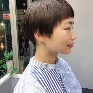 ショート カラー 長井 美佳のヘアスタイル