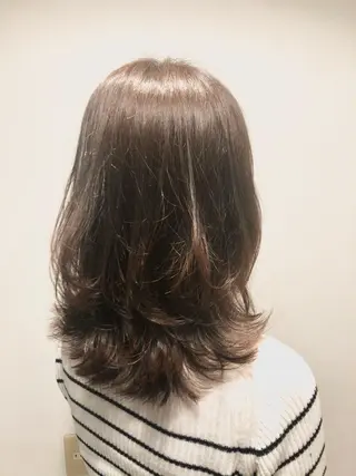セミロング 岩谷 愛依のヘアスタイル