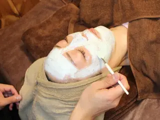 小顔ハーブピーリング 美容鍼/毛穴洗浄のエステ・リラクイメージ