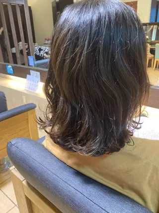 ミディアム 奥谷 美代子のヘアスタイル