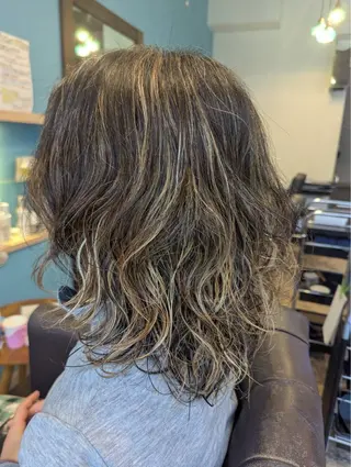 セミロング パーマ 安達 望のヘアスタイル