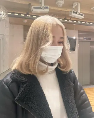 セミロング カラー 艶ハイトーン👑♡ NATSUKIのヘアスタイル