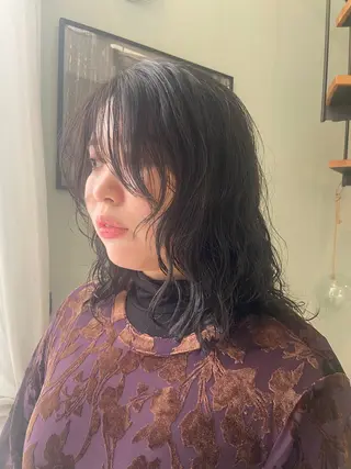 セミロング atelier doux dimanche（アトリエ・ドゥー・ディマンシュ）所属・Fukamiレイヤー 透明感カラーのヘアスタイル