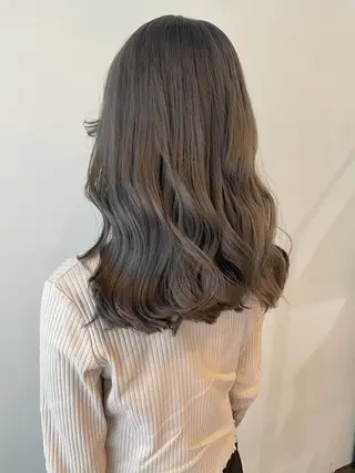 ミディアム カラー 安藤 佑衣のヘアスタイル