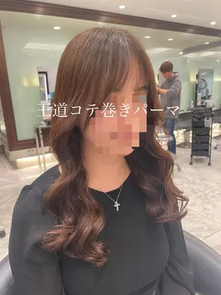ロング カラー パーマ コテ巻きパーマ 藤野佑成のヘアスタイル