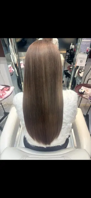 ロング カラー 緑川 瑠奈のヘアスタイル