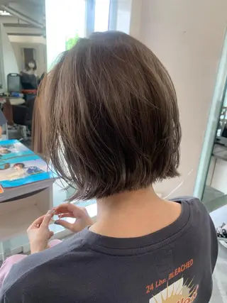 ショート カラー 平 ちひろのヘアスタイル