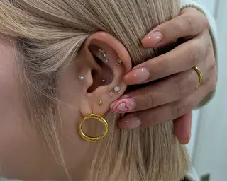 Ray. ちゅるん系ニュアンスのネイルデザイン