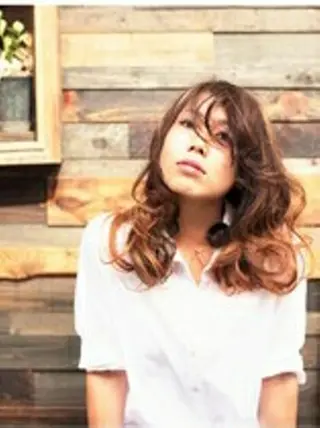 ロング ＦＵＮＩＣ ファニックのヘアスタイル