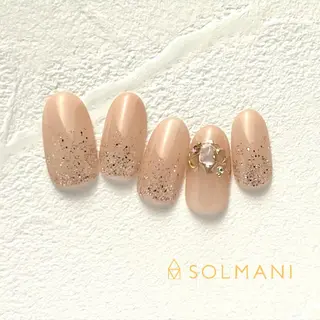 ネイル SOLMANI 予約担当のネイルデザイン