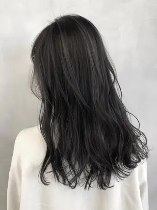 セミロング カラー 艶ハイトーンブリーチ 🌈小林侑雅のヘアスタイル