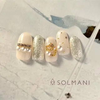ネイル SOLMANI 予約担当のネイルデザイン